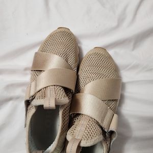 Womens sorels tennis shoe